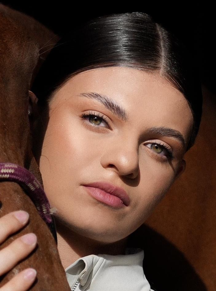 Discover Alias unique portfolio on MMG Talent!