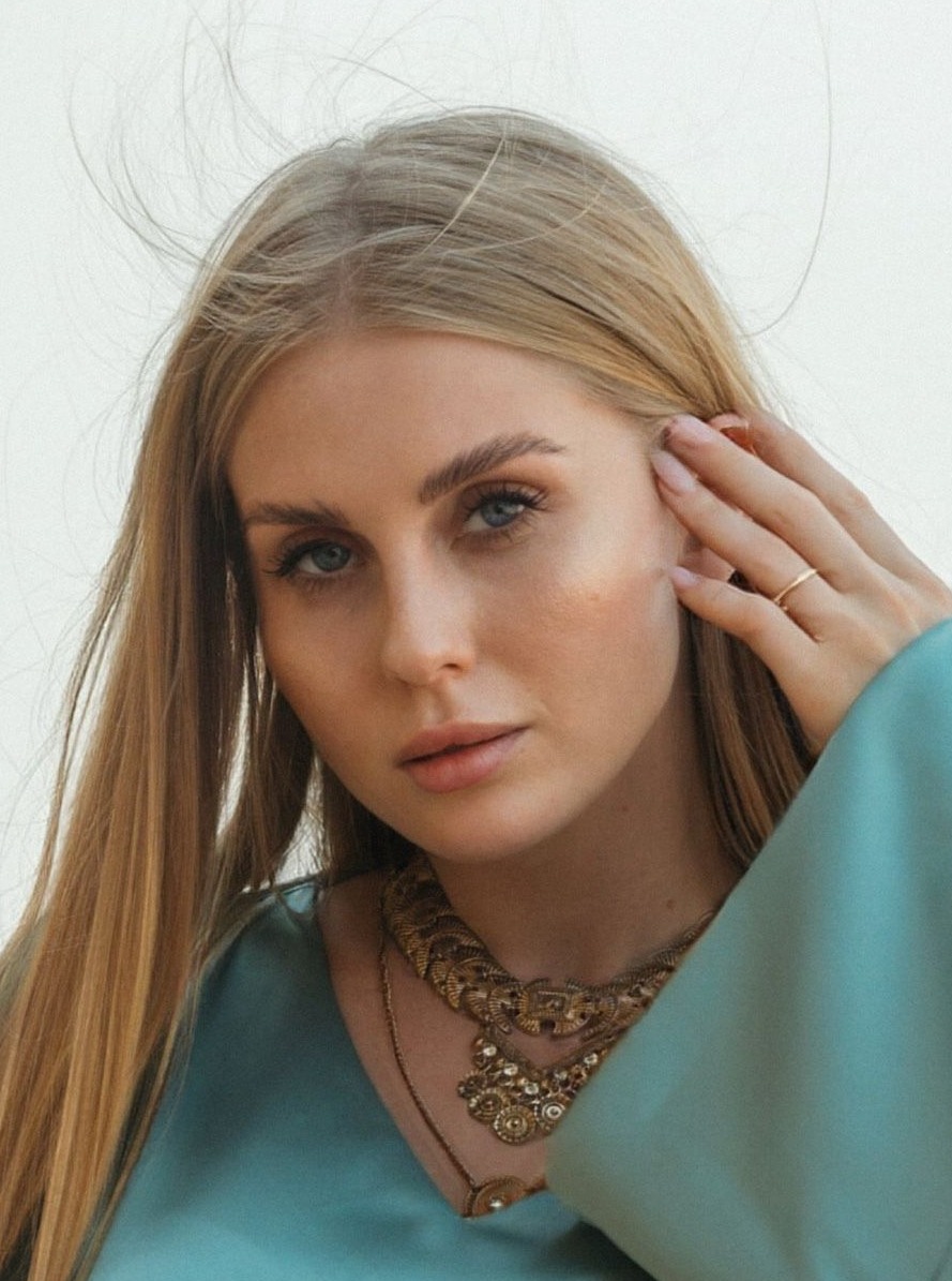 Discover Angelinas unique portfolio on MMG Talent!