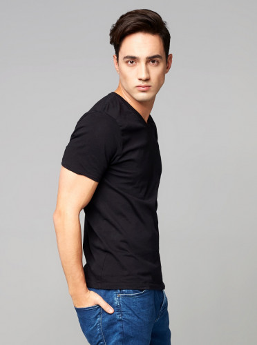 Amadeusz from Dubai | Portfolio & Profile - Model, Actor | MMG Talent