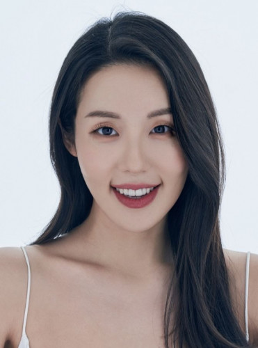 Eunbi model in uae  Eunbi