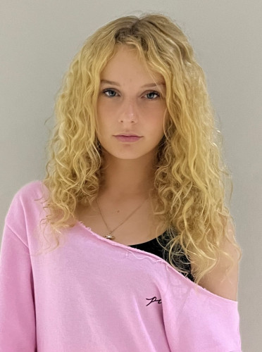Chloe model in uae  Chloe