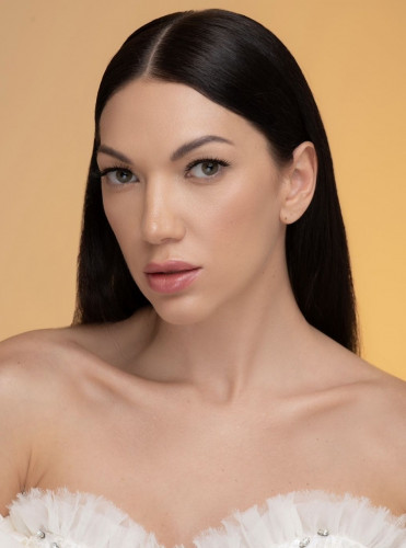 Alina model in uae  Alina