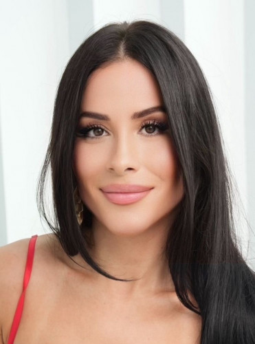 Discover Nailas unique portfolio on MMG Talent!